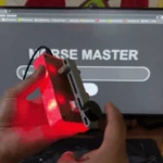 Thiết bị Morse Master với đèn LED hiển thị mã Morse và giao diện web app