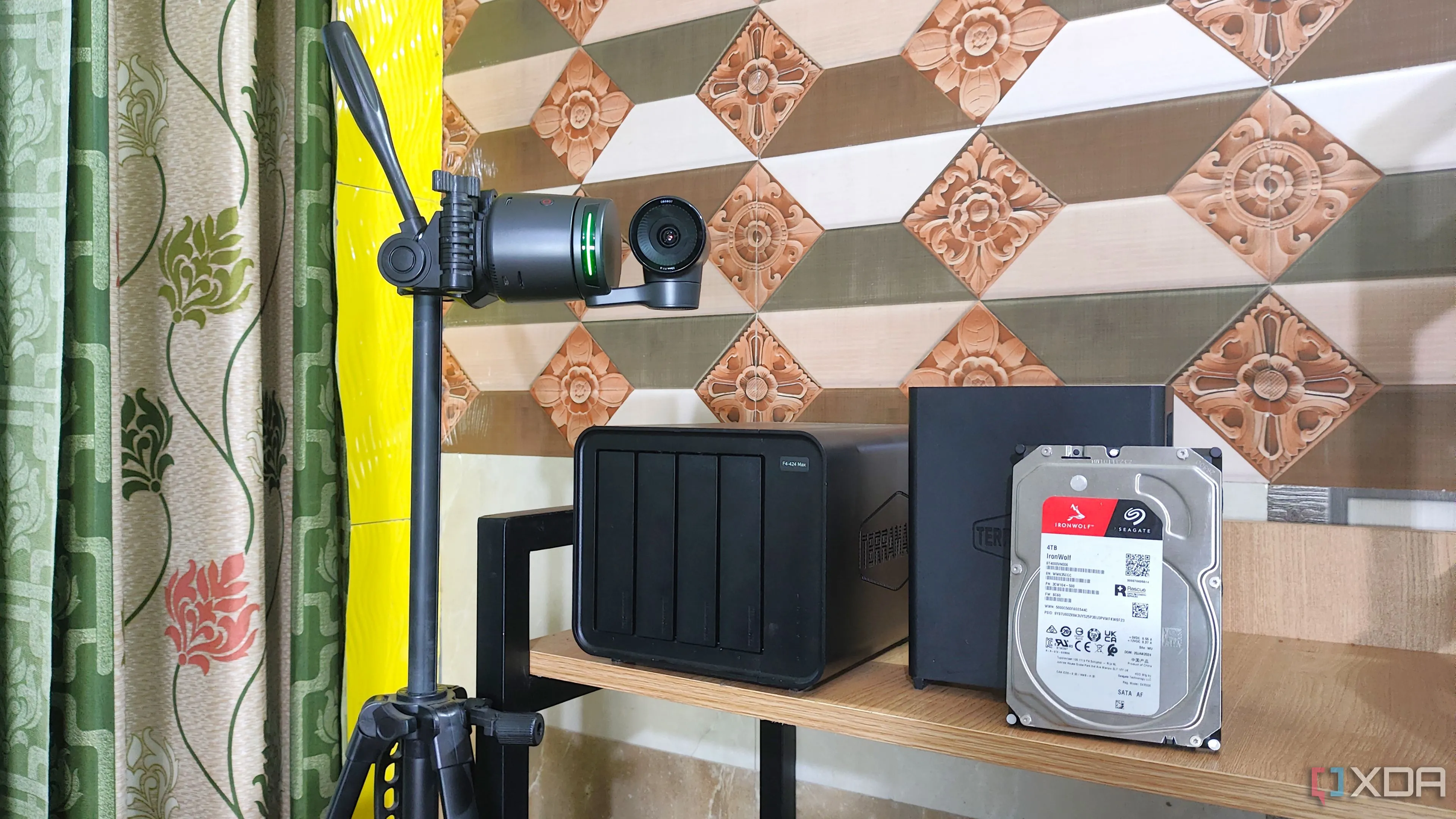 Thiết bị NAS TerraMaster và camera an ninh Obsbot cho hệ thống giám sát Frigate