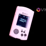 Thiết bị VMU Pro của 8BitMods với màn hình hiển thị game và các nút điều khiển, phụ kiện mới cho Dreamcast