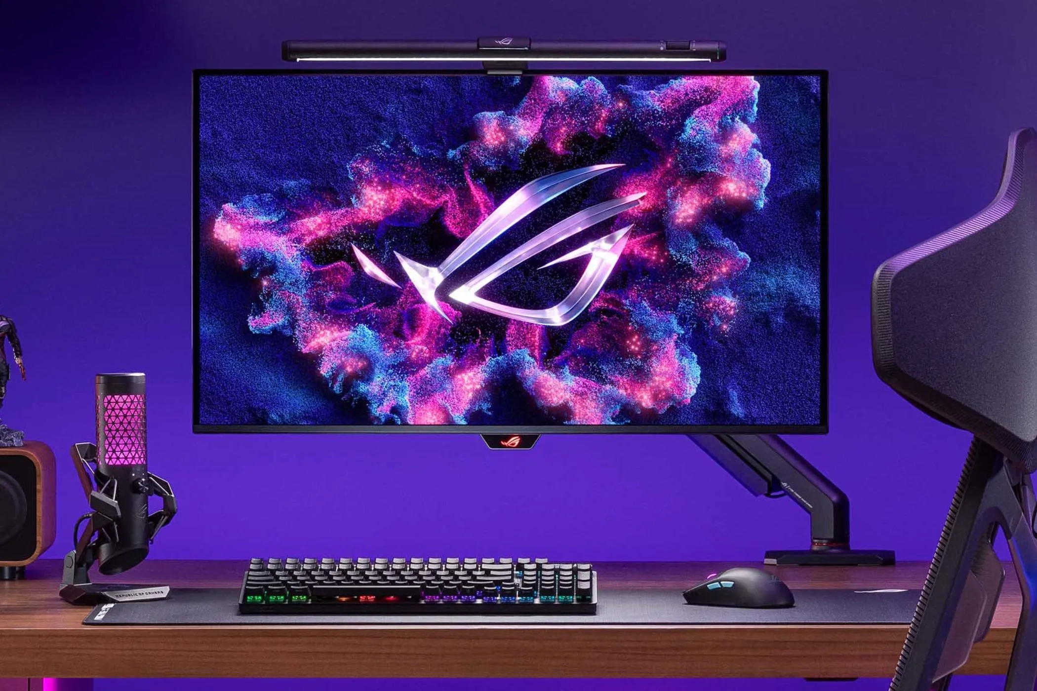 Thiết kế tổng thể màn hình Asus ROG Swift PG32UCDM trên chân đế linh hoạt